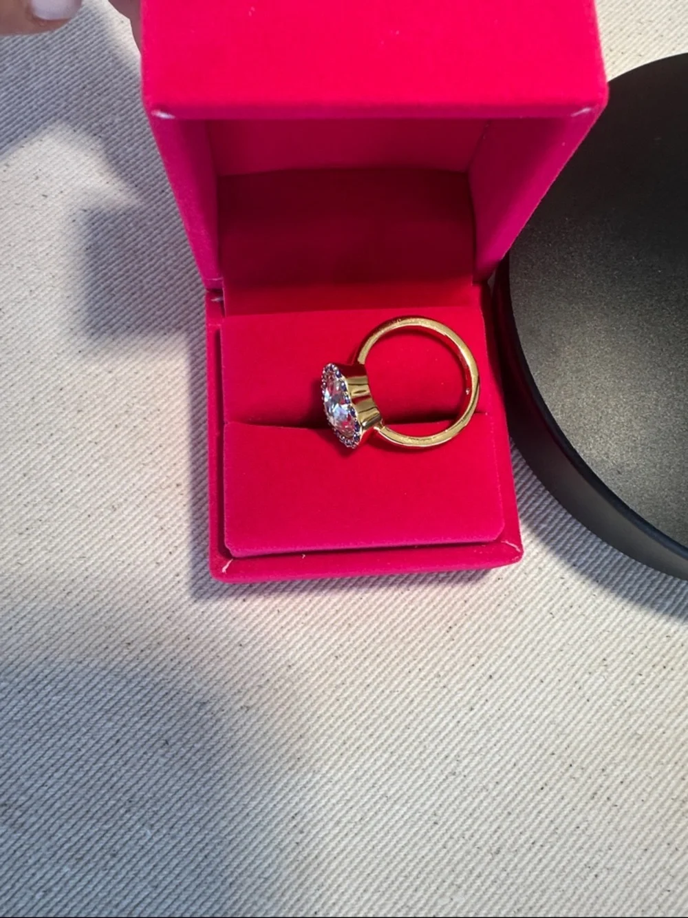 ✨ Kurt Geiger London Crystal Heart Cocktail Ring – Ombre Halo | Like New w/ Box - Picture 4 of 9